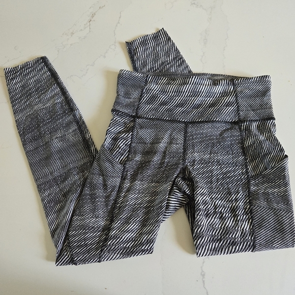 Lululemon SeaWheeze Fast and Free High-Rise Tight 25" Leggings 7/8 White Black 4 - Picture 2 of 10